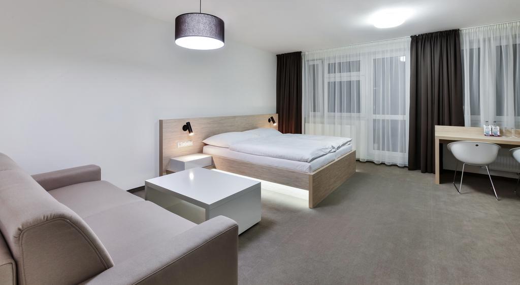 Hotel Morava Otrokovice Quarto foto
