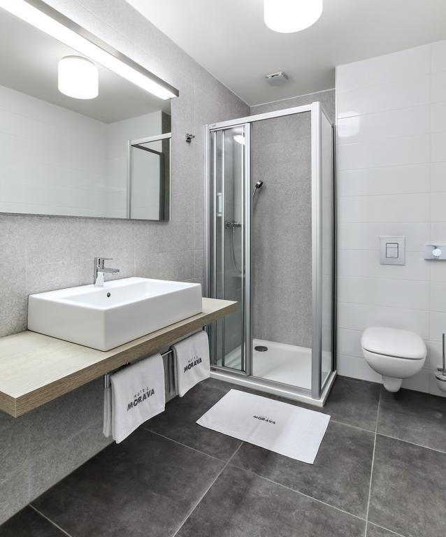 Hotel Morava Otrokovice Quarto foto