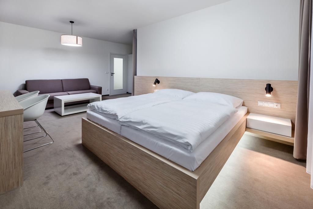 Hotel Morava Otrokovice Quarto foto